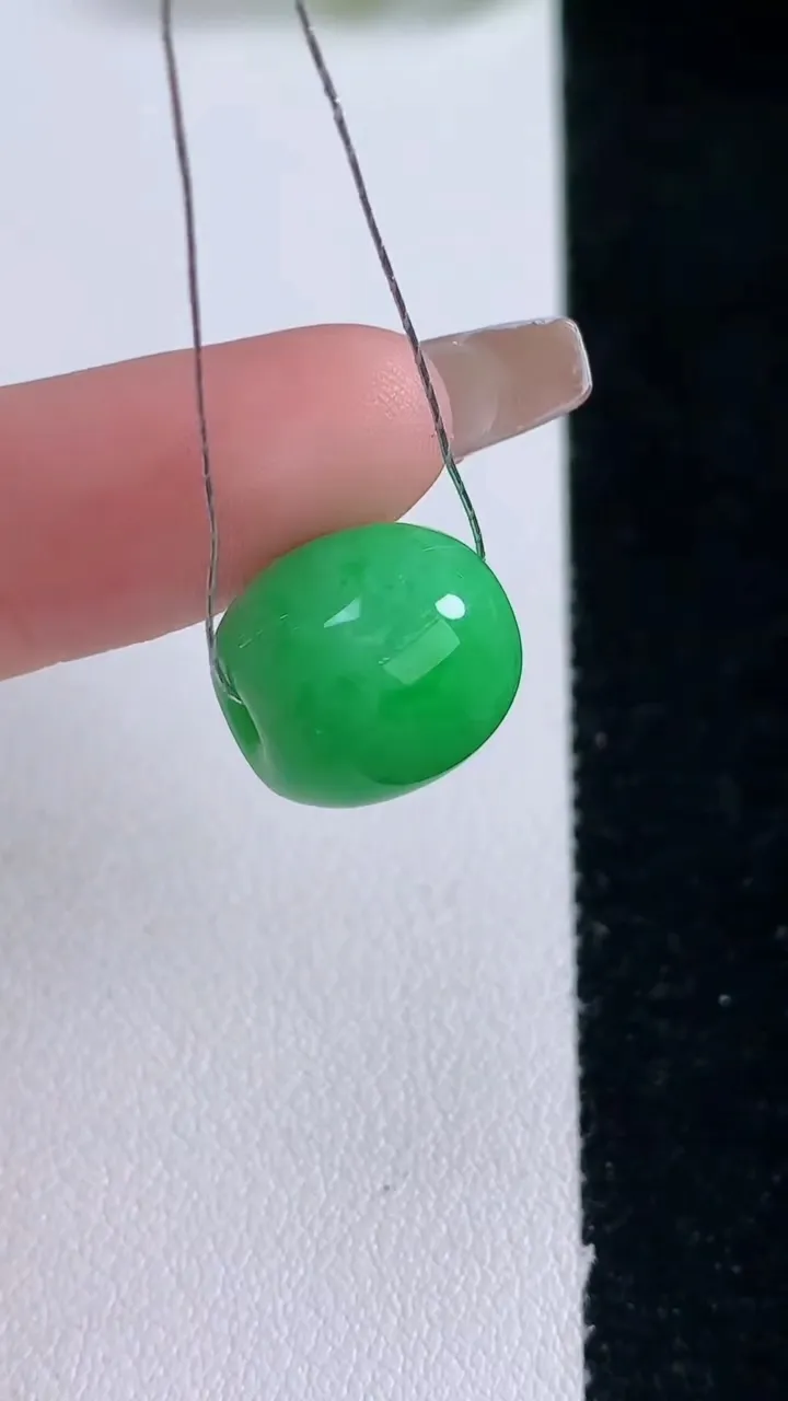 天然A货翡翠路路通吊坠，尺寸12.8-12.4，重量:3.93g
12月29日