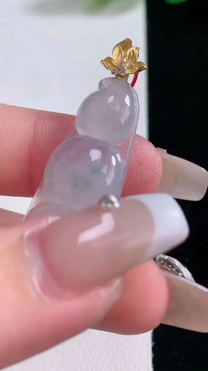 天然A货翡翠18K金飘花福豆吊坠，尺寸37-15.8-5.5，重量:5.28g
12月29日