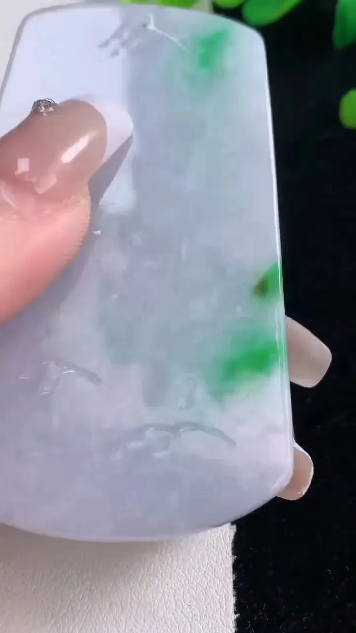 天然A货翡翠春带彩紫罗兰山水牌吊坠，尺寸67.4-42-6，重量:41.51g
12月29日