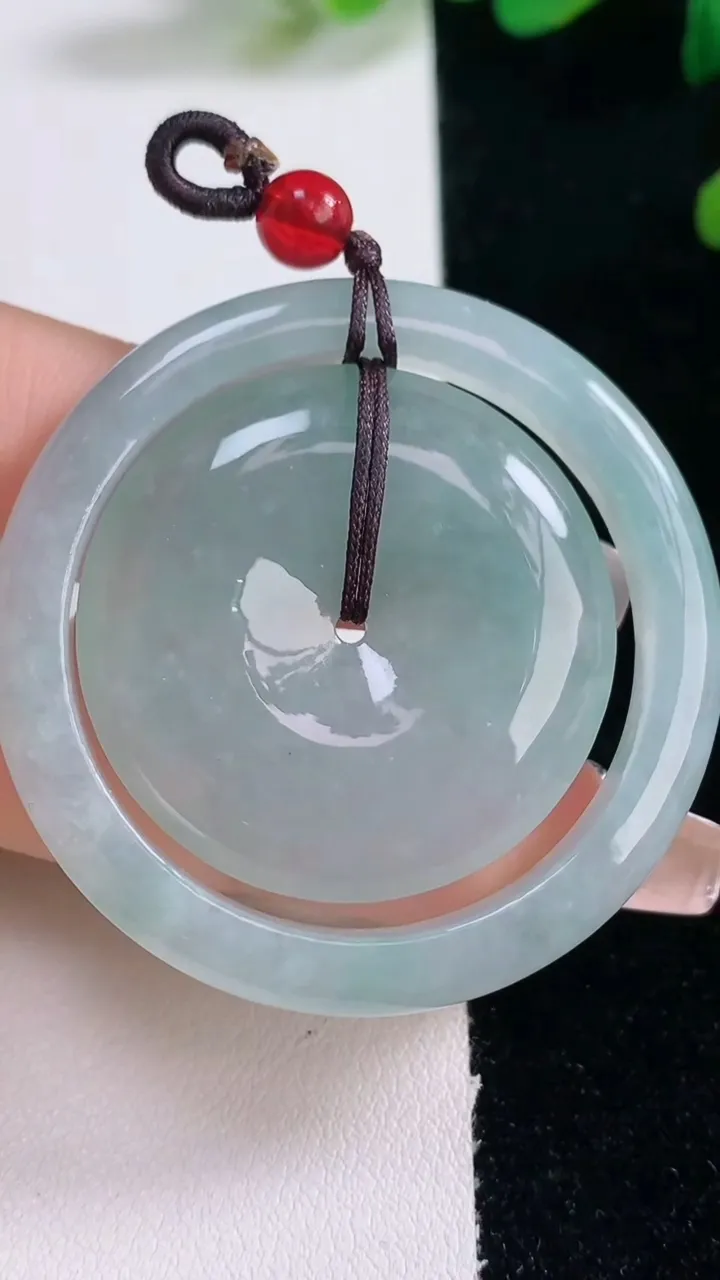 天然A货翡翠母子平安扣吊坠，尺寸45-6，重量:23.50g
12月29日