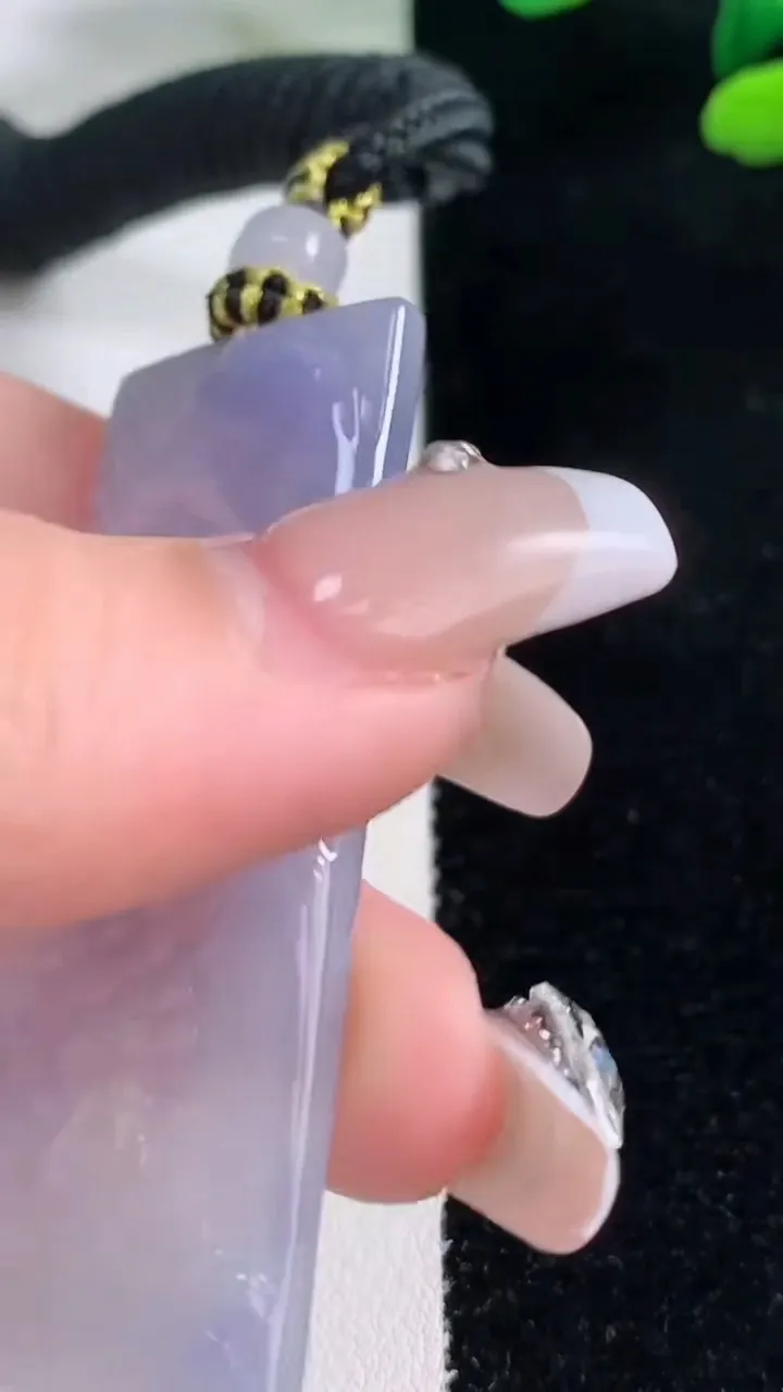 天然A货翡翠紫罗兰山水牌吊坠，尺寸55.7-26-4.4，重量:20.31g
12月29日