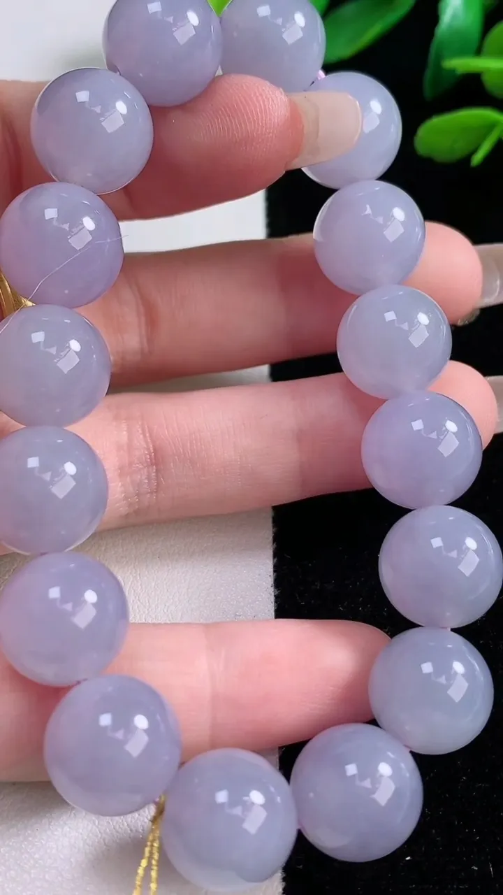 天然A货翡翠紫罗兰圆珠手串，尺寸12.7-16颗，重量:56.16g12月29日
工厂直销收藏佳品,