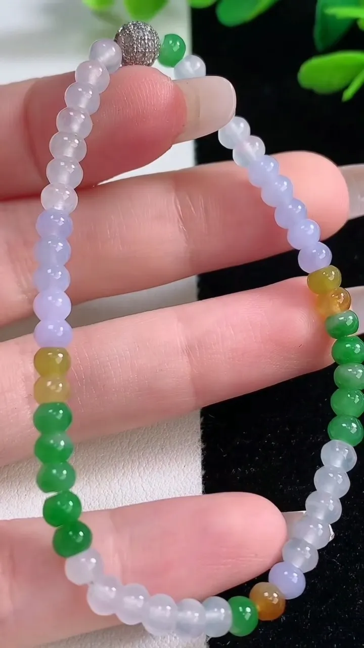 天然A货翡翠三彩算盘珠手串，尺寸4.4-51颗，重量:7.11g12月29日
工厂直销收藏佳品,种好水足，色泽均匀，有种有色，上手高大气！