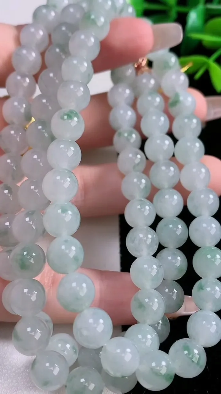 天然A货翡翠种飘花圆珠项链，尺寸8-88颗，重量:79.40g12月29日
工厂直销收藏佳品,种好水