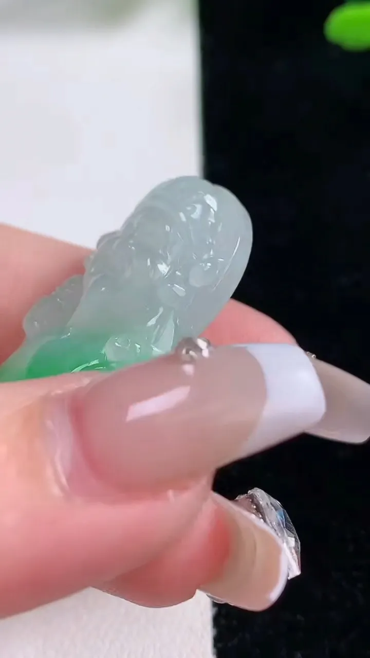 天然A货翡翠财神爷吊坠，尺寸39.5-19.4-9.1，重量:12.71g
12月29日