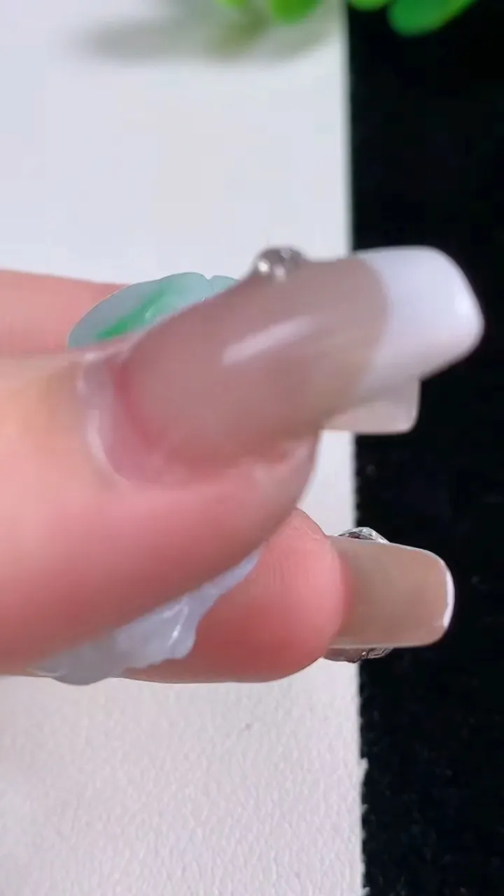 天然A货翡翠貔貅吊坠，尺寸34-18.6-12.2，重量:17.52g
12月29日