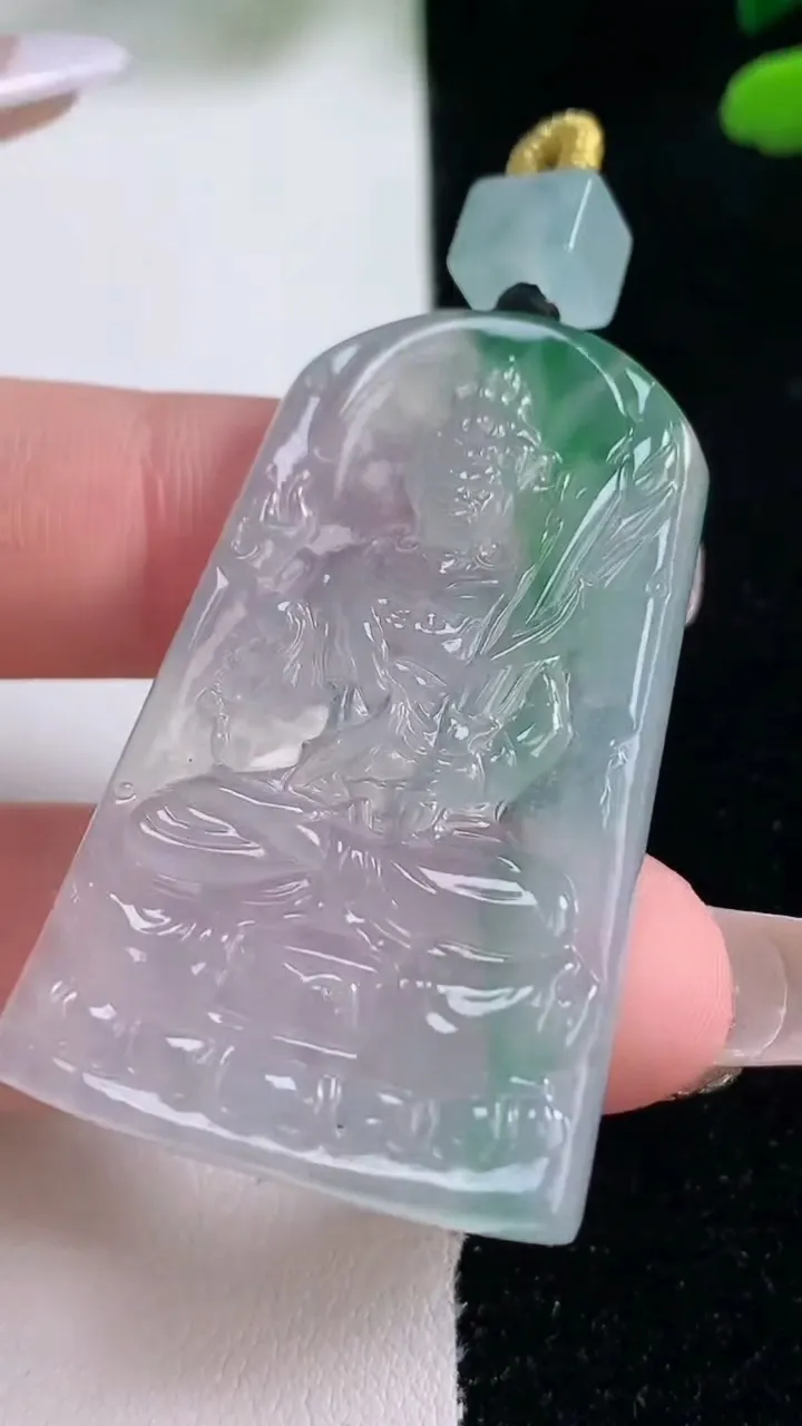 天然A货翡翠不动明王吊坠，尺寸45-27.7-5，重量:15.67g
12月29日