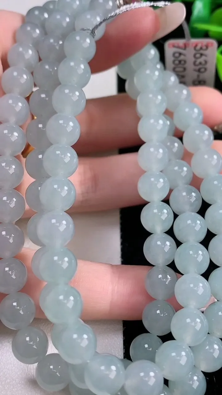 天然A货翡翠种白冰圆珠项链，尺寸8-88颗，重量:76.71g12月29日
工厂直销收藏佳品,种好水足，色泽均匀，有种有色，上手高大气！