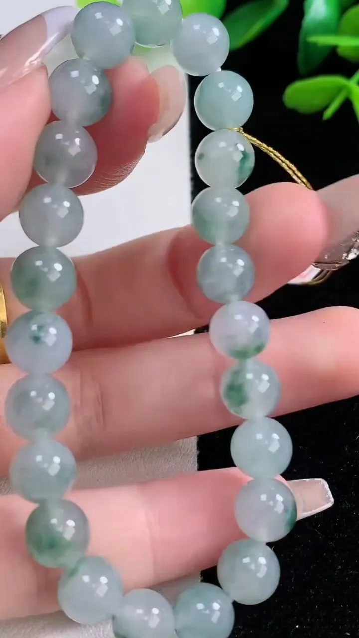 天然A货翡翠种飘花圆珠手串，尺寸8-23颗，重量:19.70g12月29日
工厂直销收藏佳品,种好水足，色泽均匀，有种有色，上手高大气！