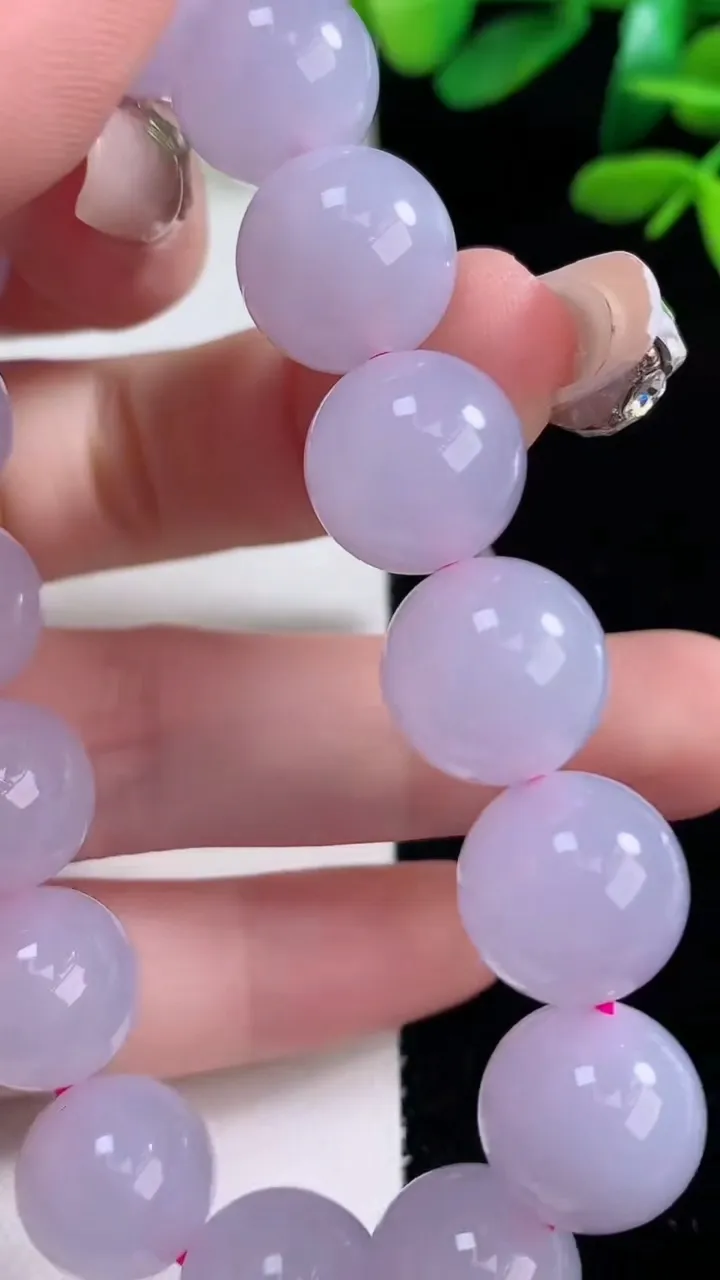 天然A货翡翠紫罗兰圆珠手串，尺寸12.7-16颗，重量:56.33g12月29日
工厂直销收藏佳品,种好水足，色泽均匀，有种有色，上手高大气！
