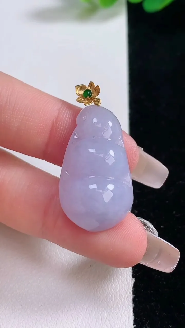 天然A货翡翠18K金紫罗兰福豆吊坠，尺寸28.7-16.8-7.9，重量:6.54g
12月29日