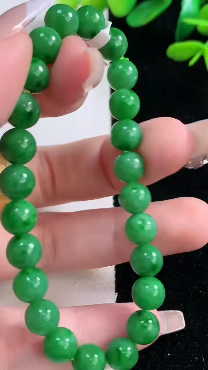 天然A货翡翠圆珠手串，尺寸7.2-24颗，重量:15.88g12月29日
工厂直销收藏佳品,种好水足