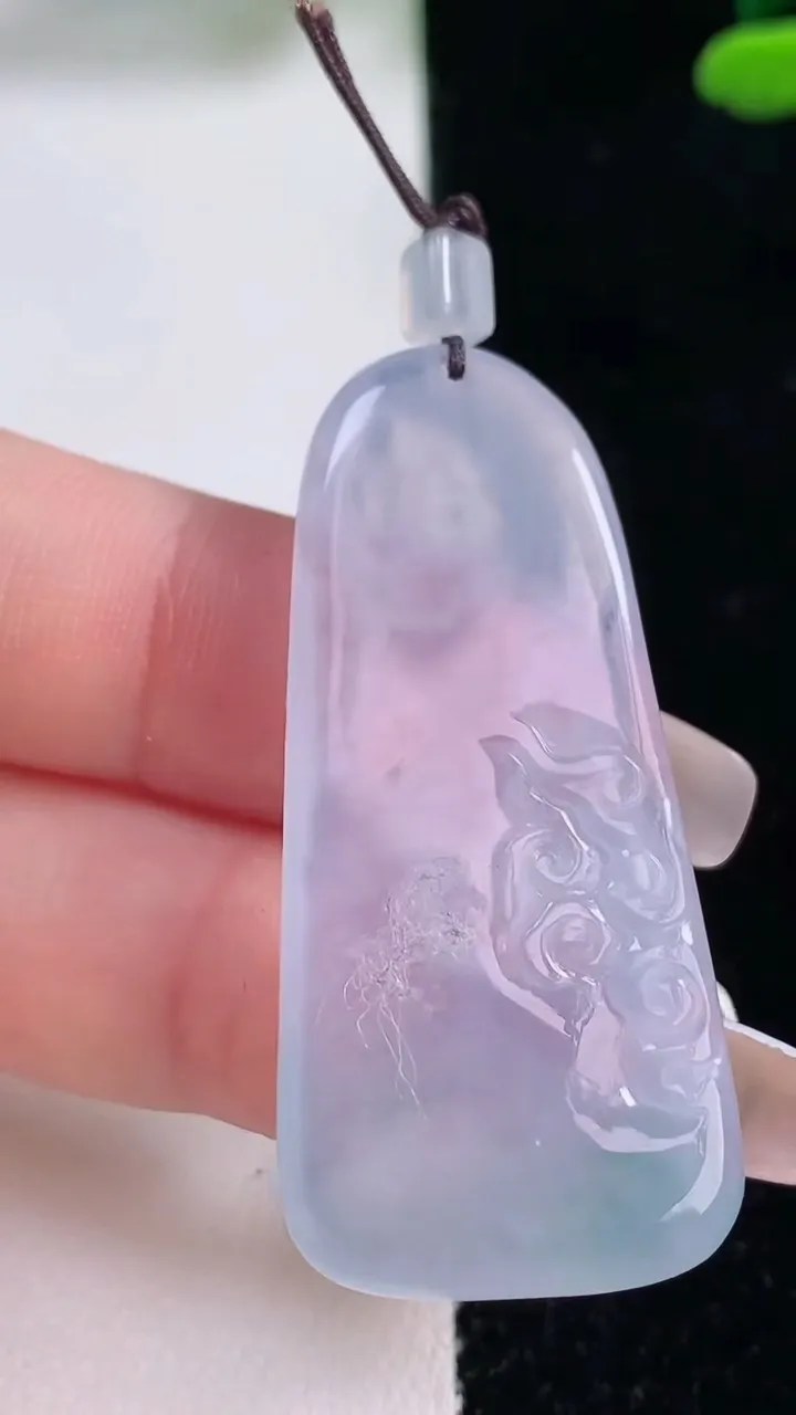 天然A货翡翠种紫罗兰无相观音吊坠，尺寸44.8-20.6-5.6，重量:11.71g
12月29日