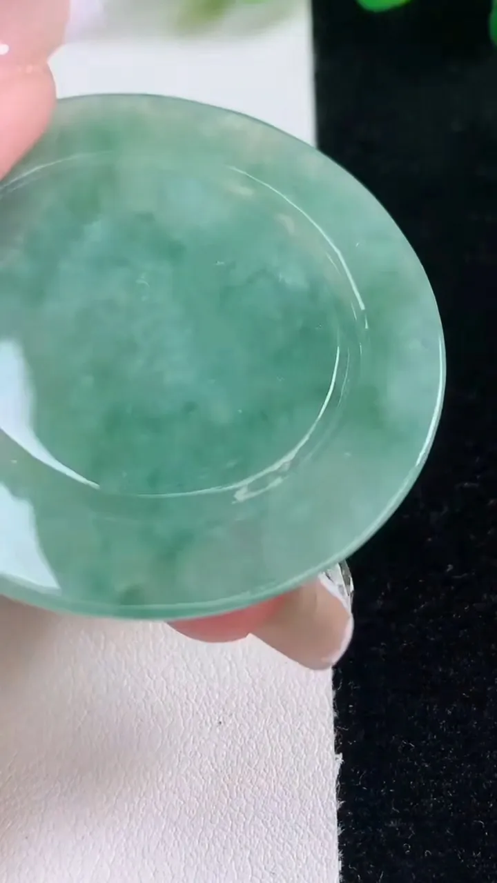 天然A货翡翠生肖虎吊坠，尺寸49.8-5.5，重量:27.50g
12月29日