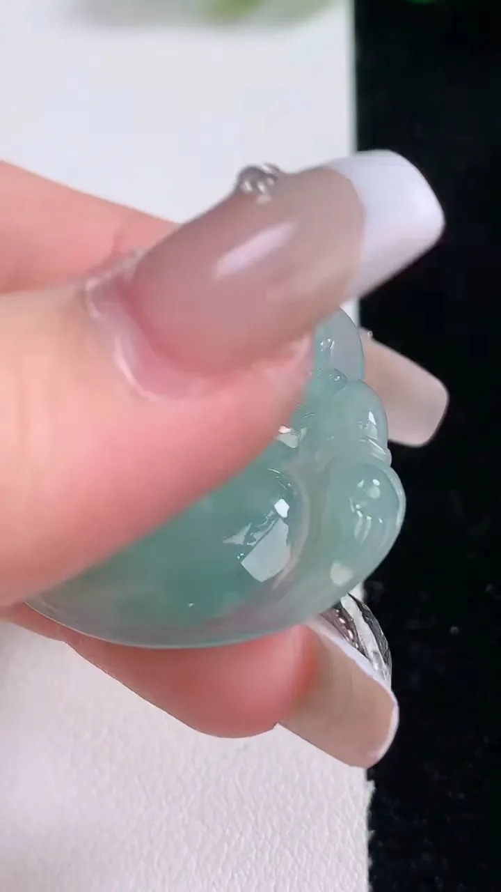 天然A货翡翠佛公吊坠，尺寸32-34.5-5.9，重量:9.58g
12月29日