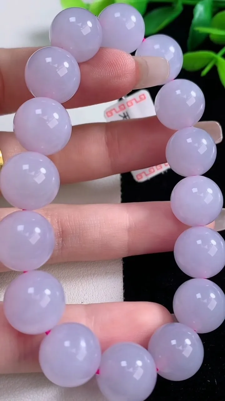 天然A货翡翠紫罗兰圆珠手串，尺寸12.7-16颗，重量:56.33g12月29日
工厂直销收藏佳品,种好水足，色泽均匀，有种有色，上手高大气！