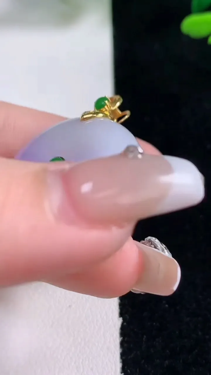 天然A货翡翠18K金紫罗兰平安扣吊坠，尺寸28-11，重量:20.44g
12月29日