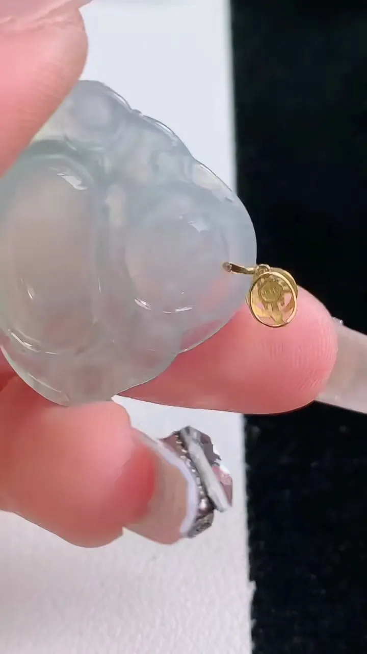 天然A货翡翠佛公吊坠，尺寸23.7-29-4.9，重量:4.94g
12月29日