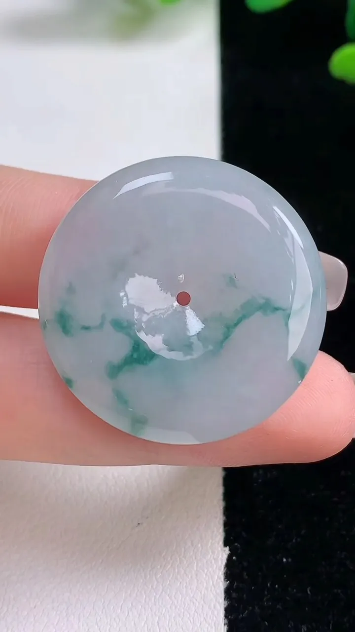 天然A货翡翠冰种飘花平安扣吊坠，尺寸30.3-6，重量:12.04g
12月29日