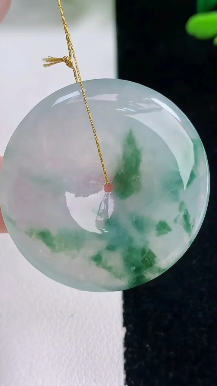 天然A货翡翠冰种飘花平安扣吊坠，尺寸34.8-5.5，重量:14.77g
12月29日