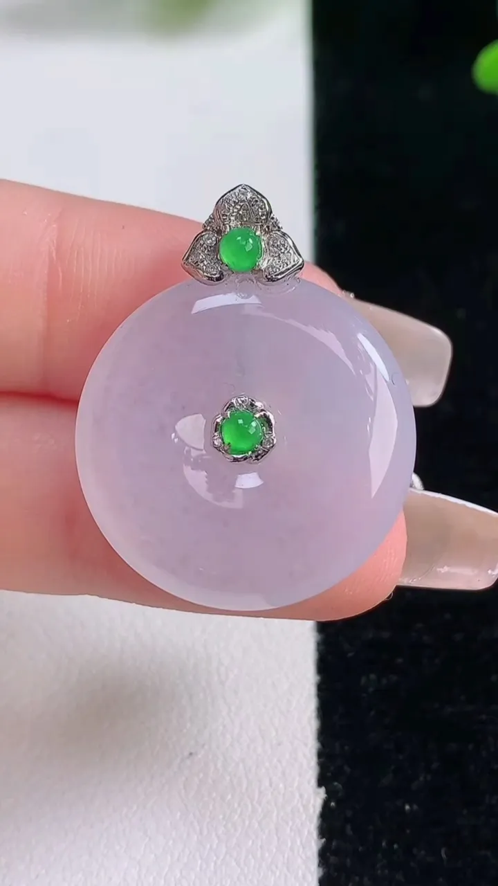 天然A货翡翠种紫罗兰平安扣吊坠，尺寸24-4.8，重量:6.64g
12月29日