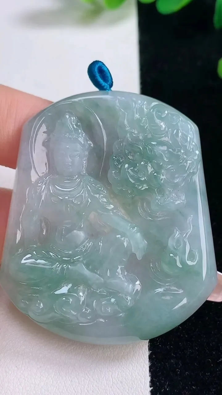 天然A货翡翠文殊菩萨吊坠，尺寸52.5-44.2-5，重量:26.30g
12月29日