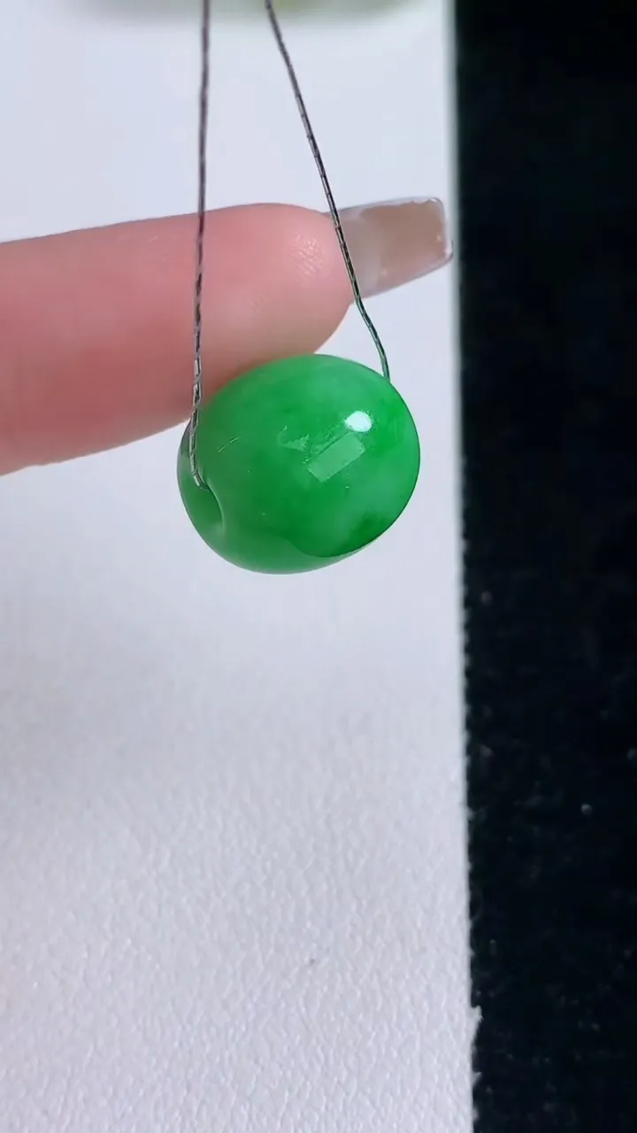 天然A货翡翠路路通吊坠，尺寸12.8-12.4，重量:3.93g
12月29日