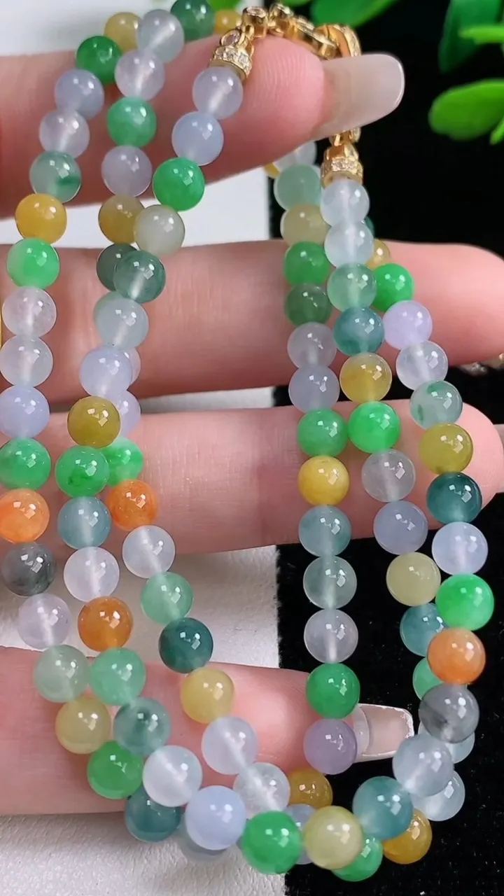 天然A货翡翠种三彩圆珠项链，尺寸5-111颗，重量:25.26g12月29日
工厂直销收藏佳品,种好