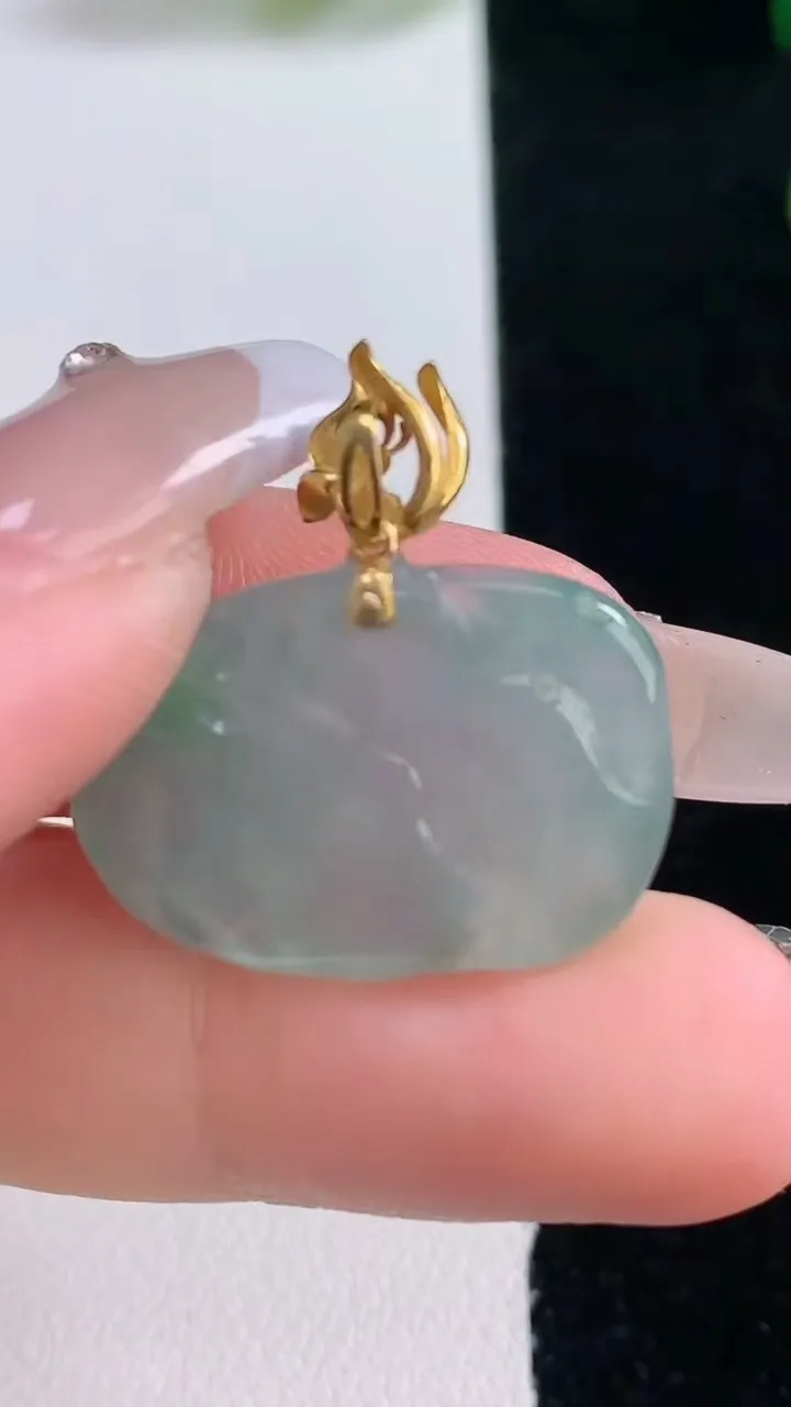 天然A货翡翠和和美美 荷花吊坠，尺寸17.2-23.7-7.3，重量:5.62g
12月29日