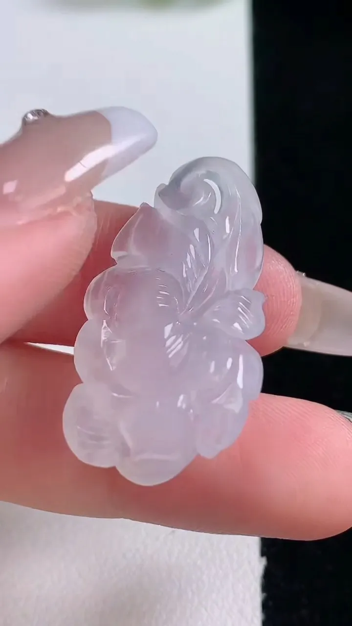 天然A货翡翠和和美美 荷花吊坠，尺寸32.4-18-7.9，重量:5.63g
12月29日