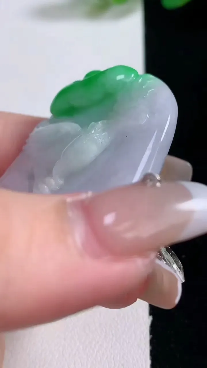 天然A货翡翠大展宏图吊坠，尺寸53-36.3-9.2，重量:36.55g
12月29日