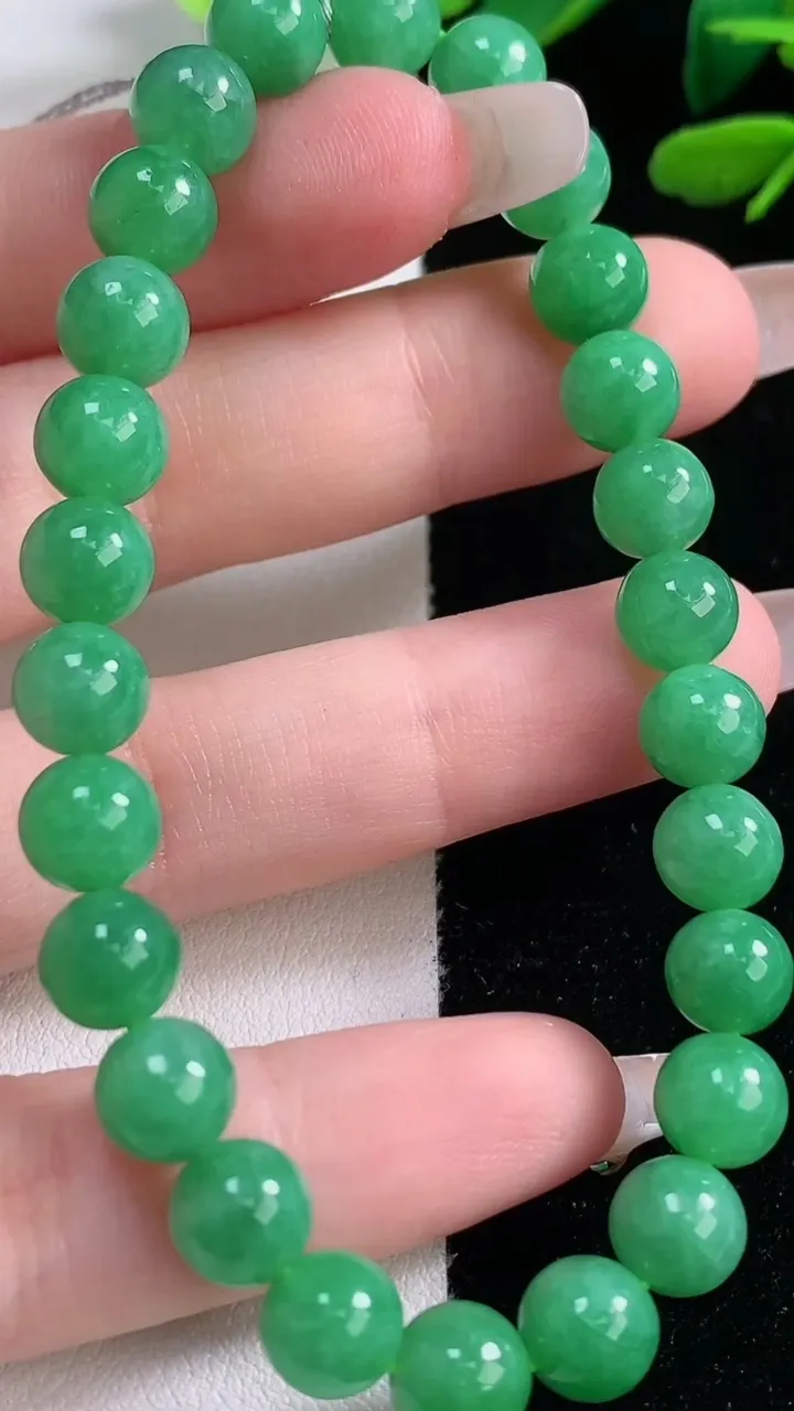 天然A货翡翠圆珠手串，尺寸7.3-26颗，重量:18.73g12月29日
工厂直销收藏佳品,种好水足
