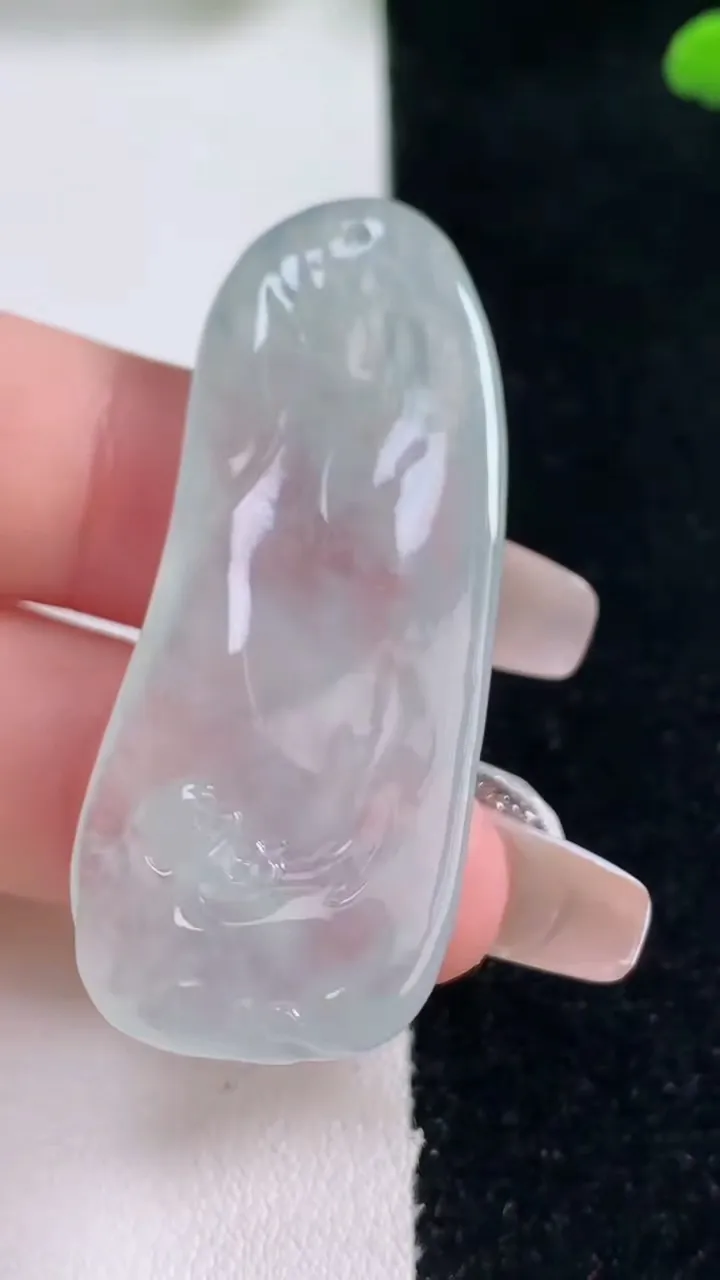 天然A货翡翠种白冰和和美美 荷叶鱼吊坠，尺寸47.8-20-7.4，重量:14.48g
12月29日