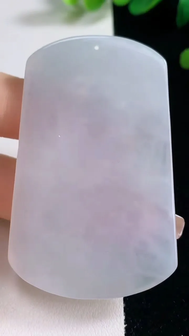 天然A货翡翠大势至菩萨吊坠，尺寸63.2-39.6-4.9，重量:28.33g
12月29日