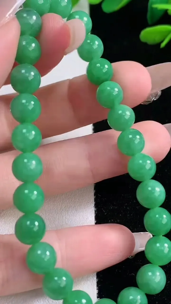天然A货翡翠圆珠手串，尺寸7.3-26颗，重量:18.73g12月29日
工厂直销收藏佳品,种好水足