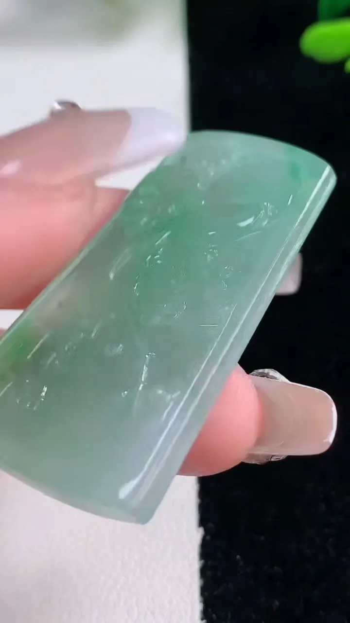 天然A货翡翠鸟语花香吊坠，尺寸46.5-28.4-4，重量:13.16g
12月29日