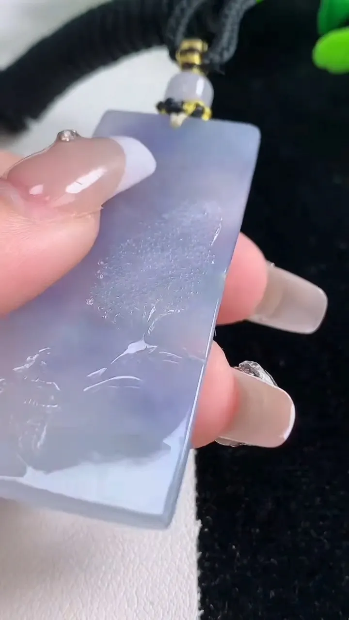 天然A货翡翠紫罗兰山水牌吊坠，尺寸55.7-26-4.4，重量:20.31g
12月29日