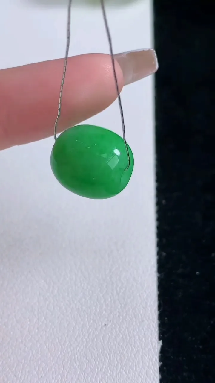 天然A货翡翠路路通吊坠，尺寸12.8-12.4，重量:3.93g
12月29日