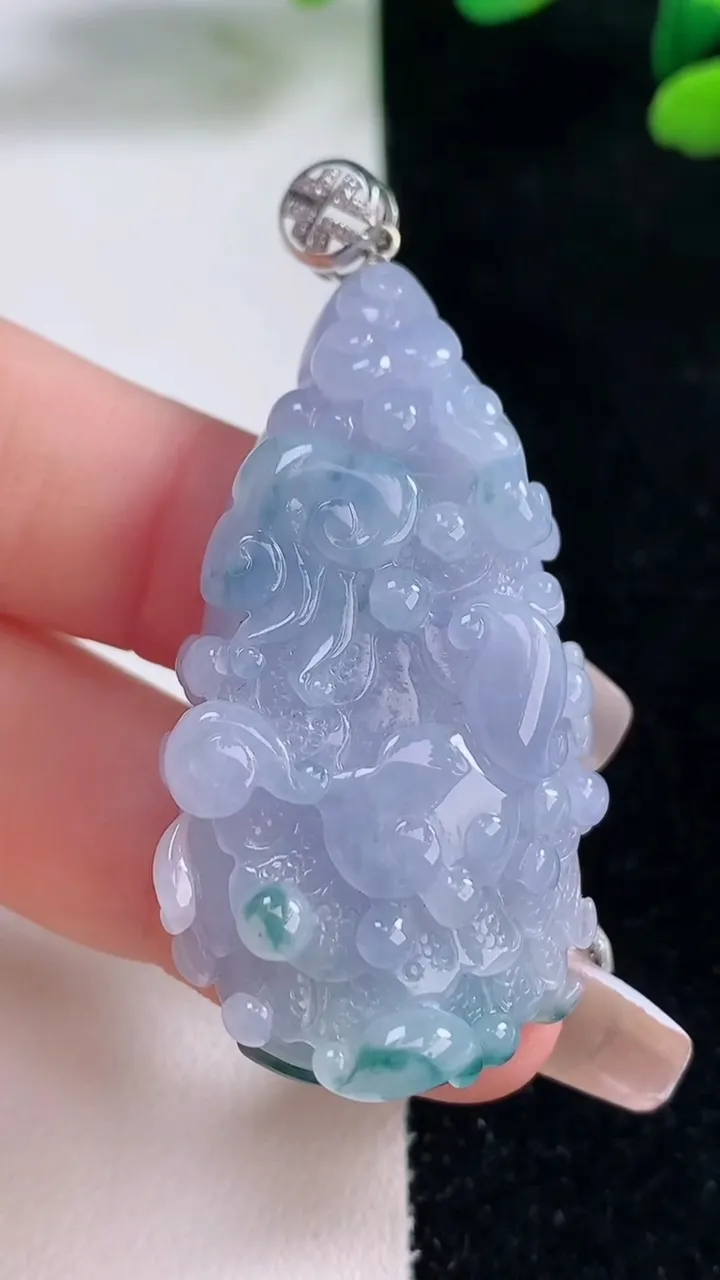 天然A货翡翠18K金紫罗兰白菜吊坠，尺寸46-25-11.5，重量:23.20g
12月29日