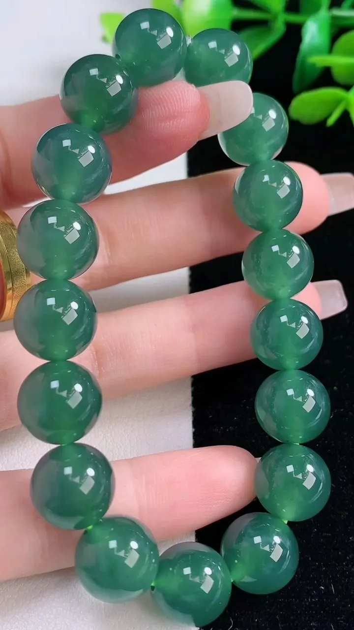 天然A货翡翠圆珠手串，尺寸11.8-17颗，重量:48.47g12月29日
工厂直销收藏佳品,种好水