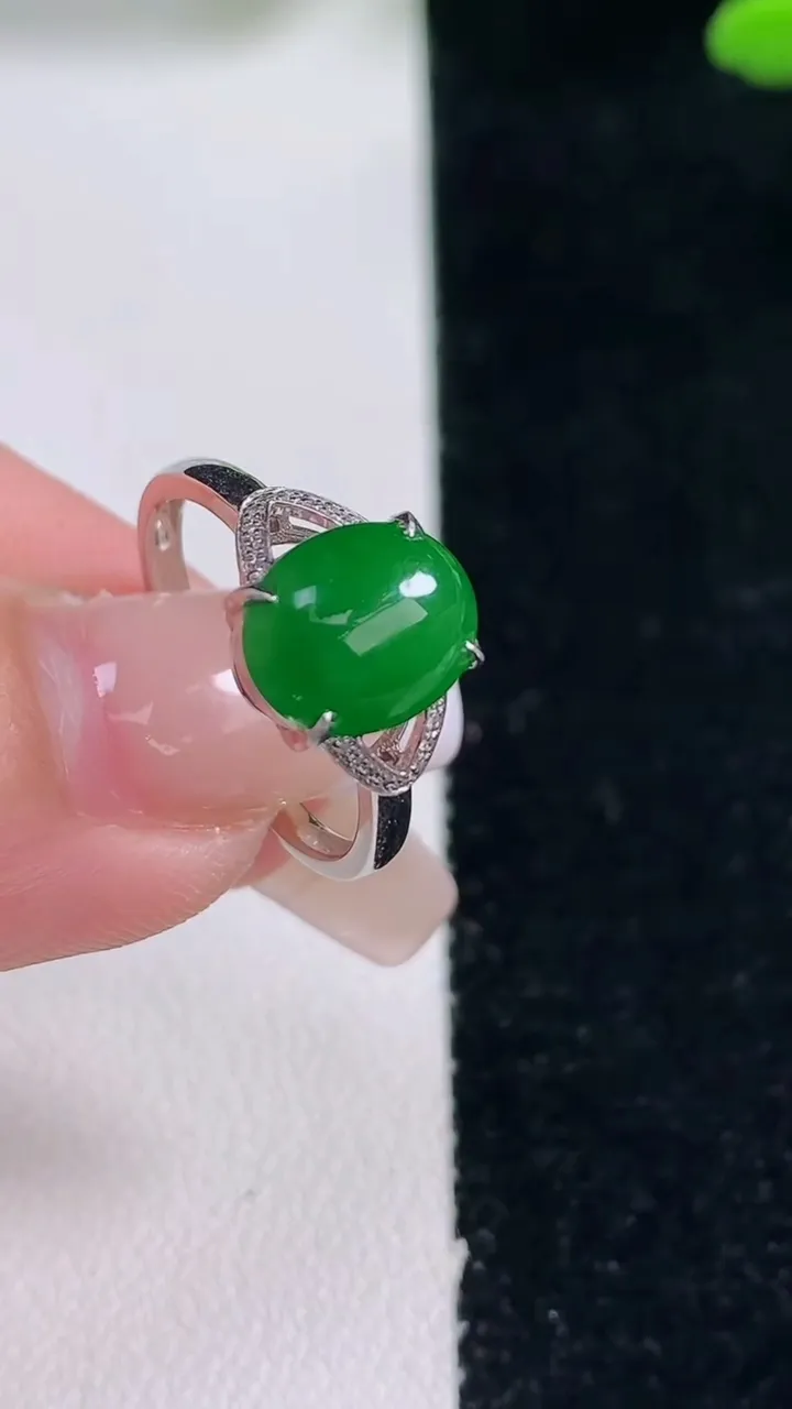 天然A货翡翠蛋面戒指，尺寸17-9.8-7.9-5.6，重量:2.52g2025年12月29日
工厂