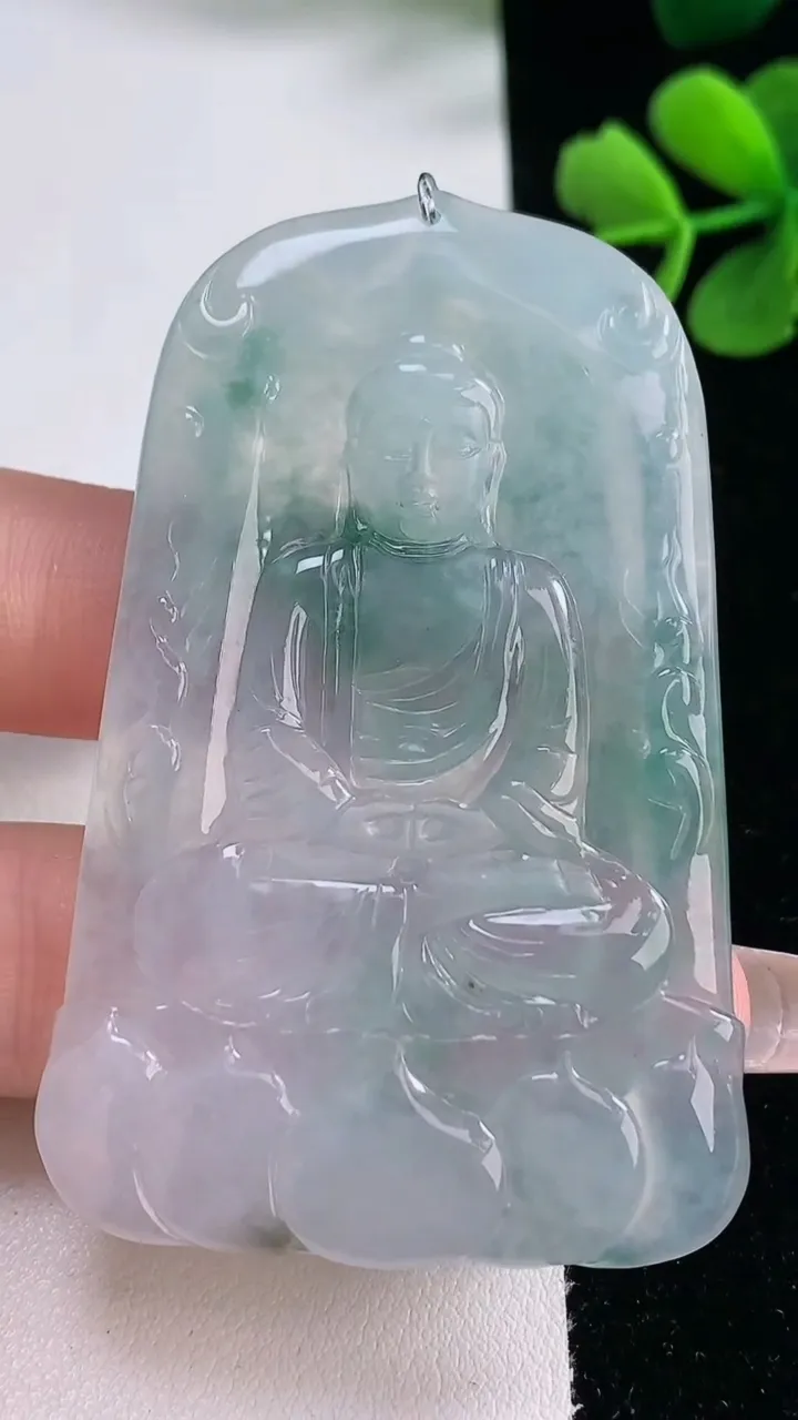 天然A货翡翠种飘花大日如来吊坠，尺寸62-39.3-6，重量:30.21g
12月30日