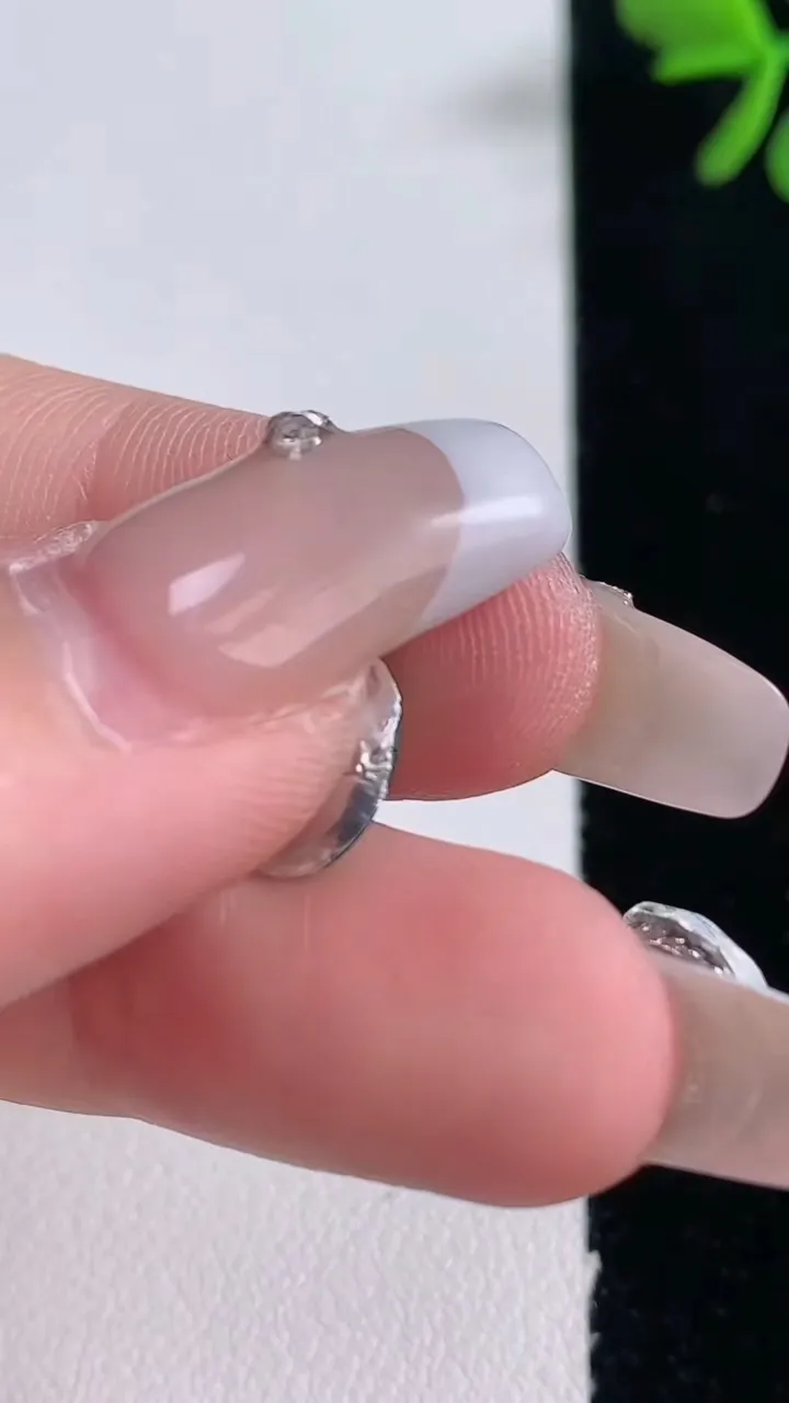 天然A货翡翠蛋面镶嵌件，尺寸10-6.8-3.2，重量:1.24g
12月30日