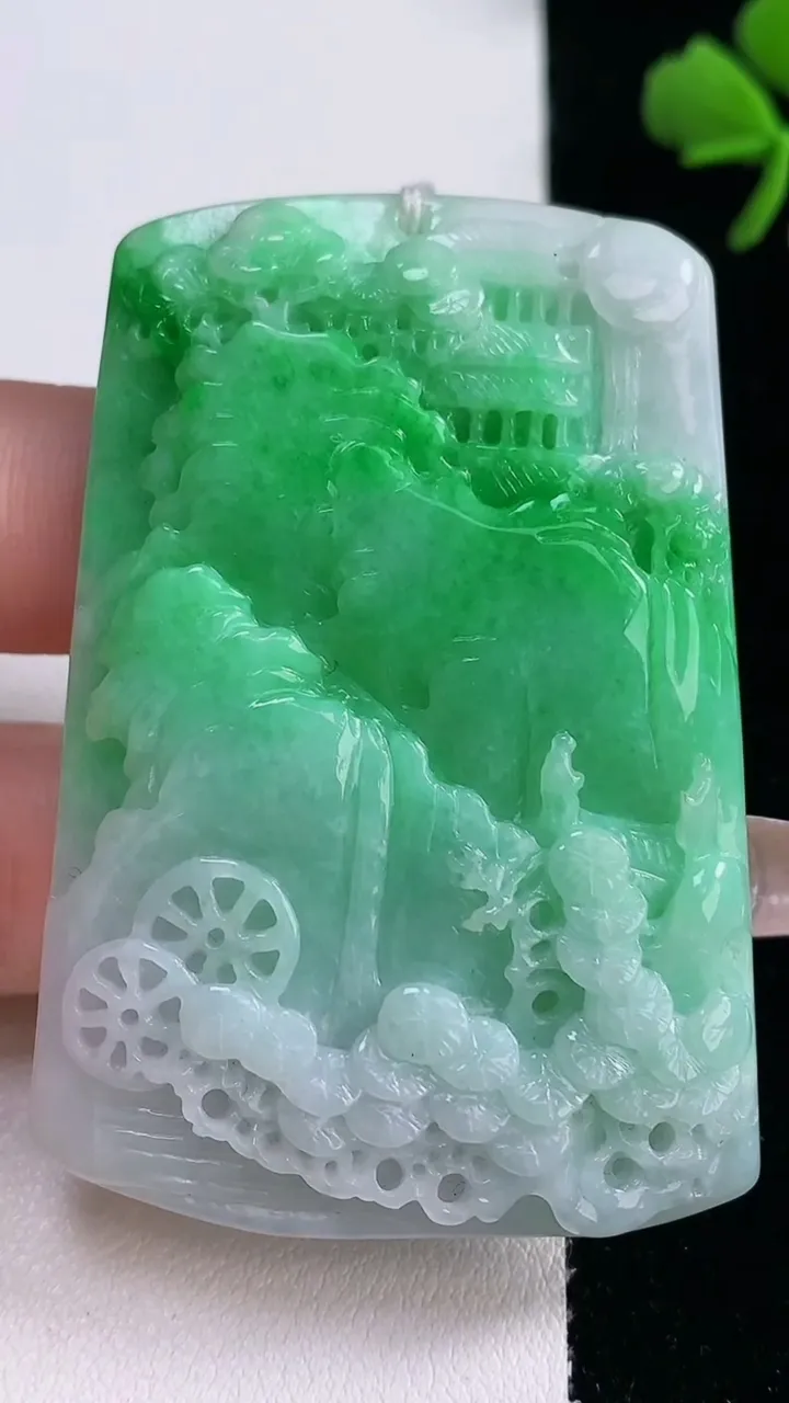 天然A货翡翠山水牌吊坠，尺寸58.3-69.5-6.5，重量:36.81g
12月30日