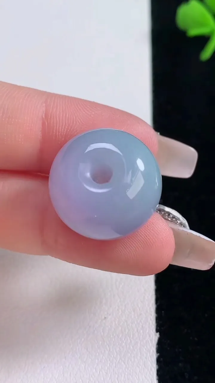 天然A货翡翠紫罗兰路路通吊坠，尺寸18.4-13.9，重量:10.06g
12月30日