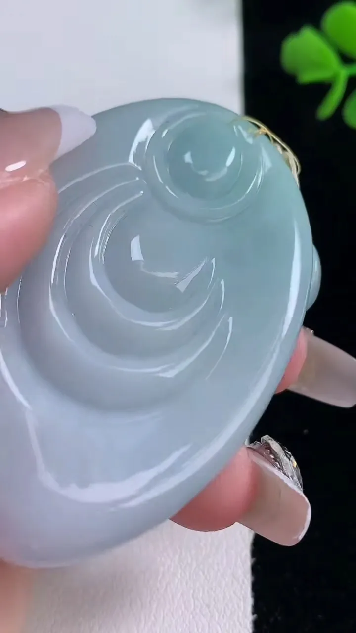 天然A货翡翠逍遥佛吊坠，尺寸58.8-41.2-11.7，重量:56.22g
12月30日