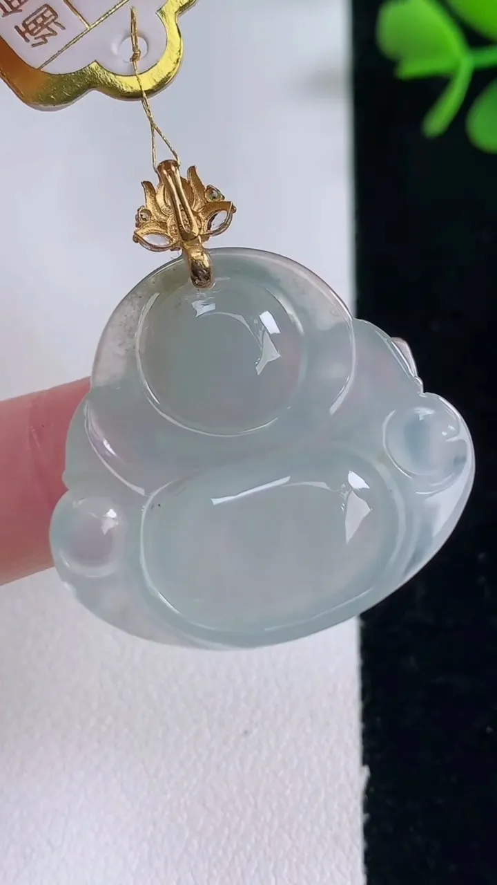 天然A货翡翠佛公吊坠，尺寸27-29.8-6.7，重量:8.72g
12月30日