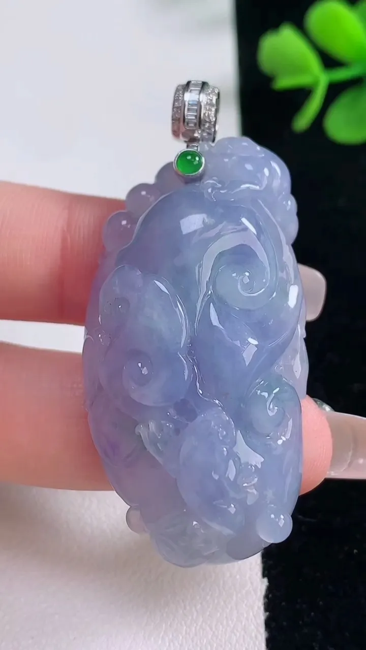 天然A货翡翠18K金紫罗兰如意吊坠，尺寸46.4-24.3-12.4，重量:24.34g
12月30