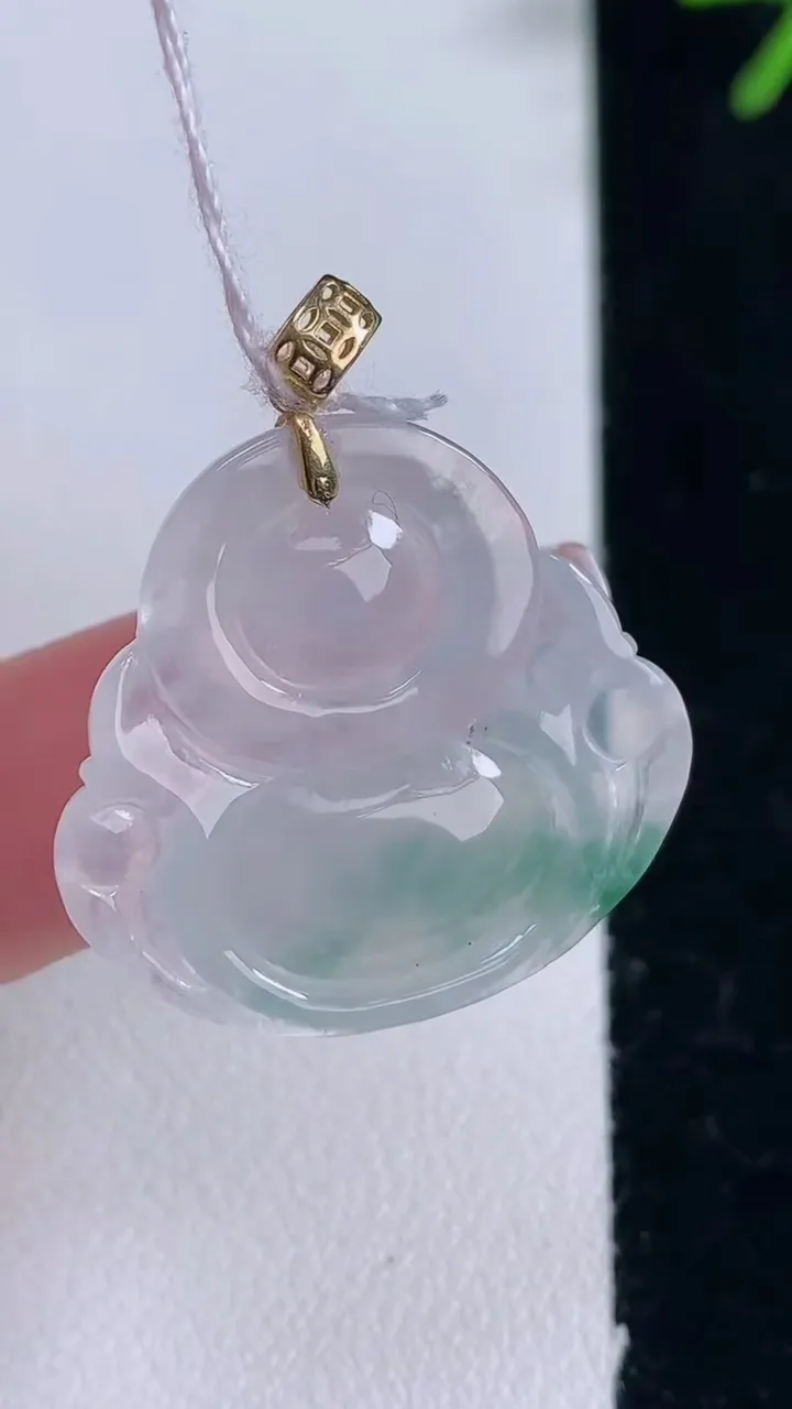 天然A货翡翠种飘花佛公吊坠，尺寸24.4-26.2-6.7，重量:6.58g
12月30日