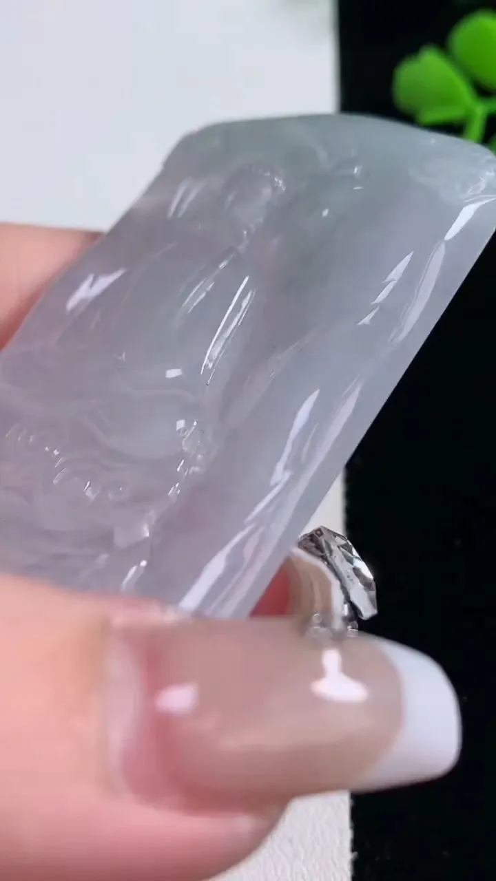 天然A货翡翠紫罗兰大日如来吊坠，尺寸70.7-41.7-4.8，重量:35.77g
12月30日